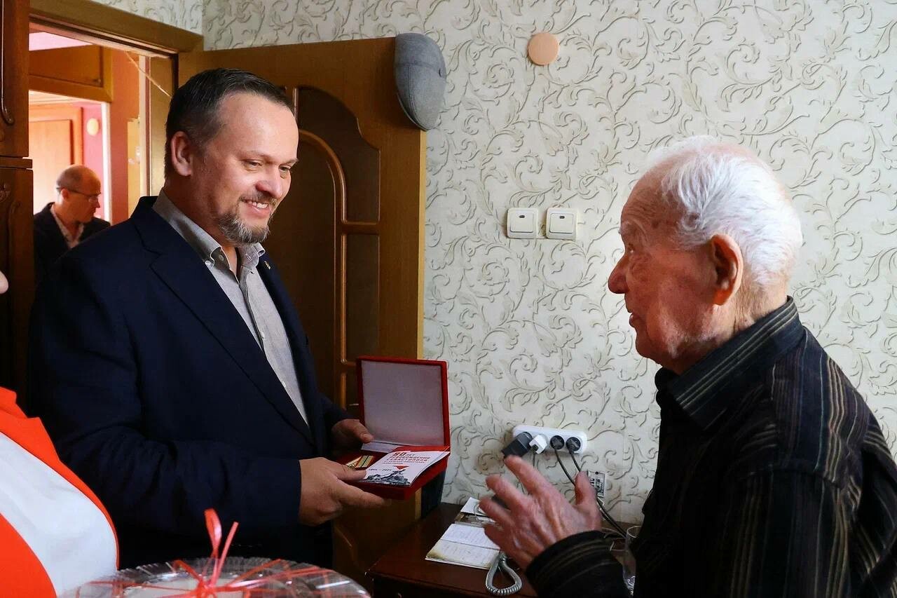 Андрей Никитин поздравил ветерана Великой Отечественной войны со 102-летием
