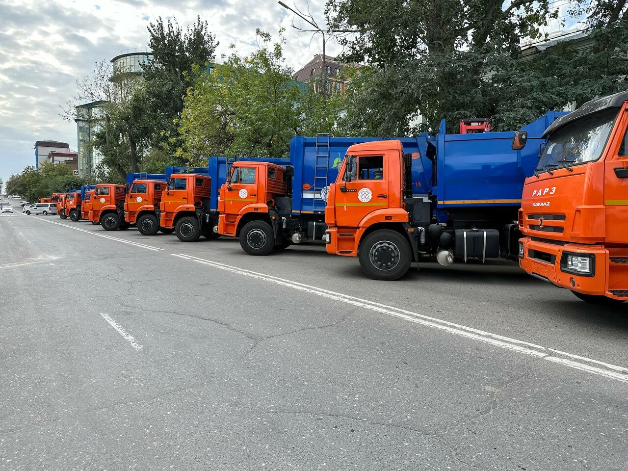 Махачкала закупила 15 новых мусоровозов