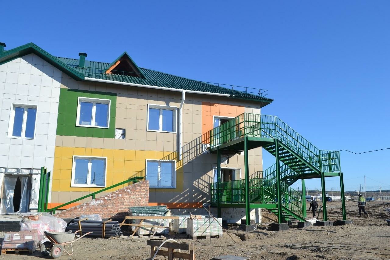 Строительство детского сада в Белом Яре близится к завершению