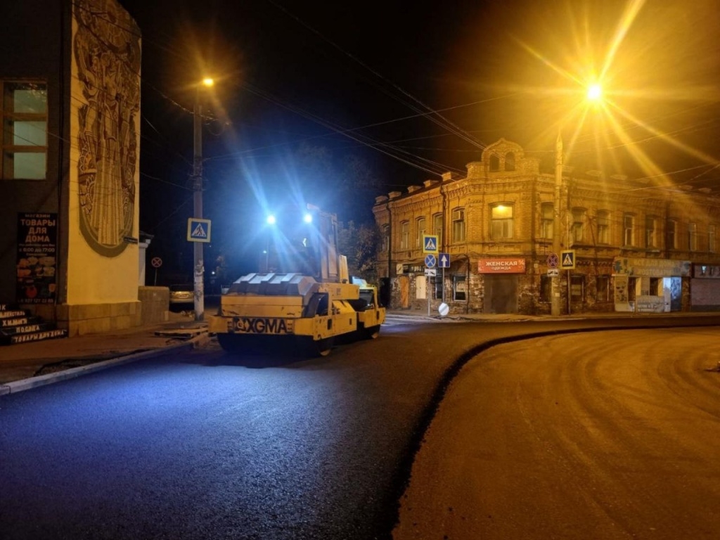 В Астрахани продолжается обновление дорожного полотна