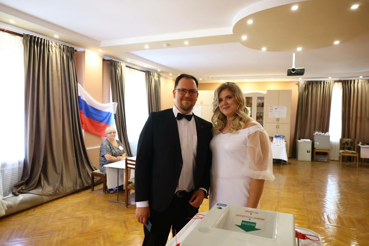 Жители Астрахани решили принять участие в выборах в день свадьбы