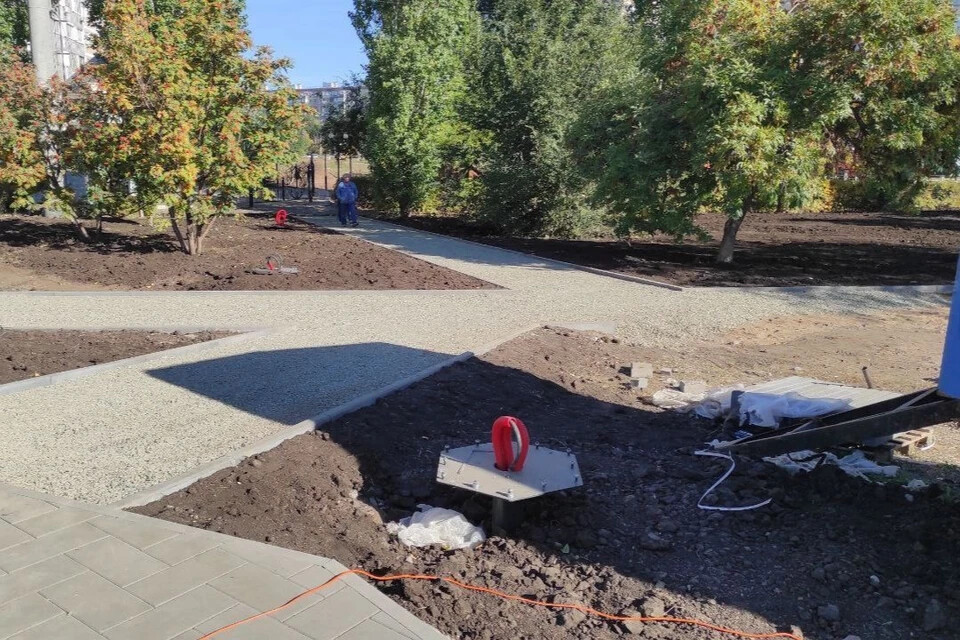 В Оренбурге проходит благоустройство сквера на улице Родимцева