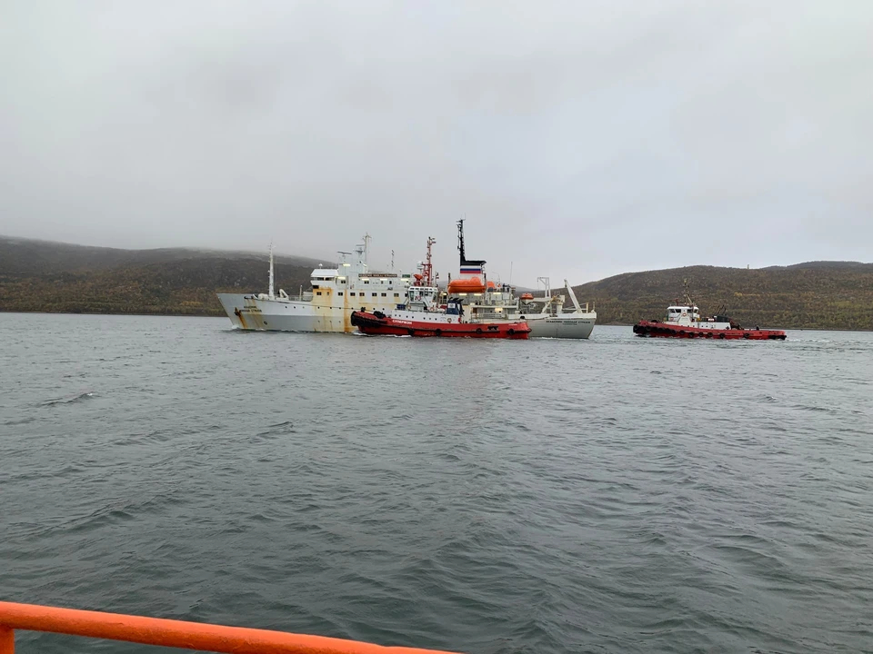 Судно «Академик Николай Страхов» успешно отбуксировали в Мурманск