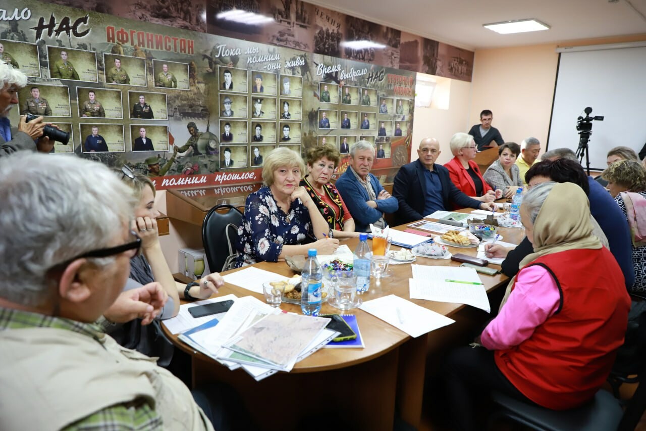Сокол провел встречу со старейшинами хакасского народа