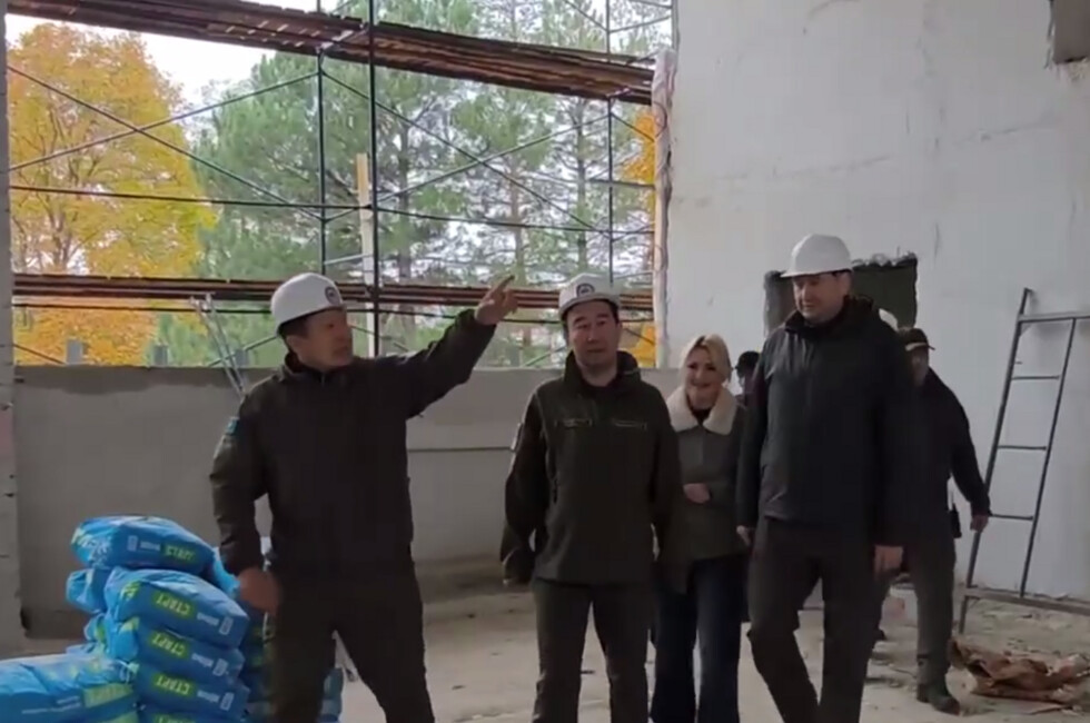 Около 40 объектов в Докучаевске восстановили строители из Якутии