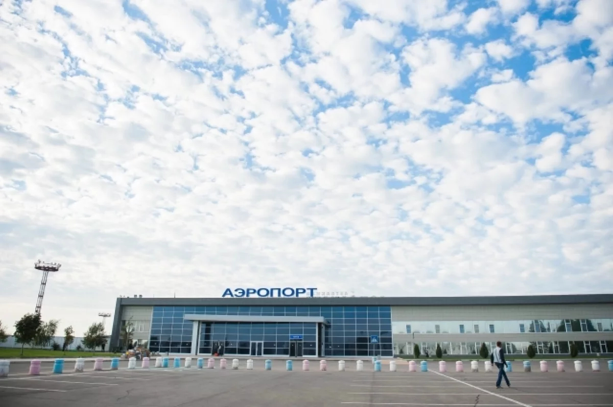 Самолет из Минеральных Вод в Астрахань вернулся в аэропорт