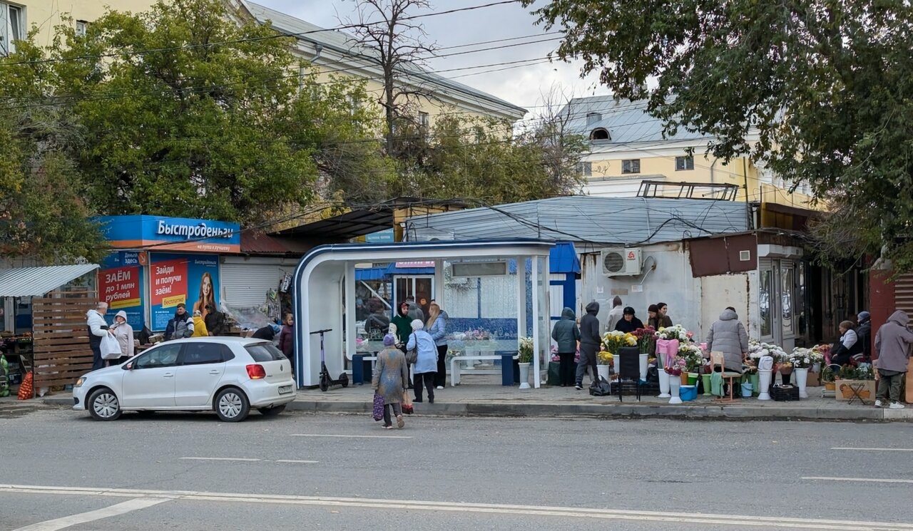 Астраханский рынок особенно обустроил новую остановку