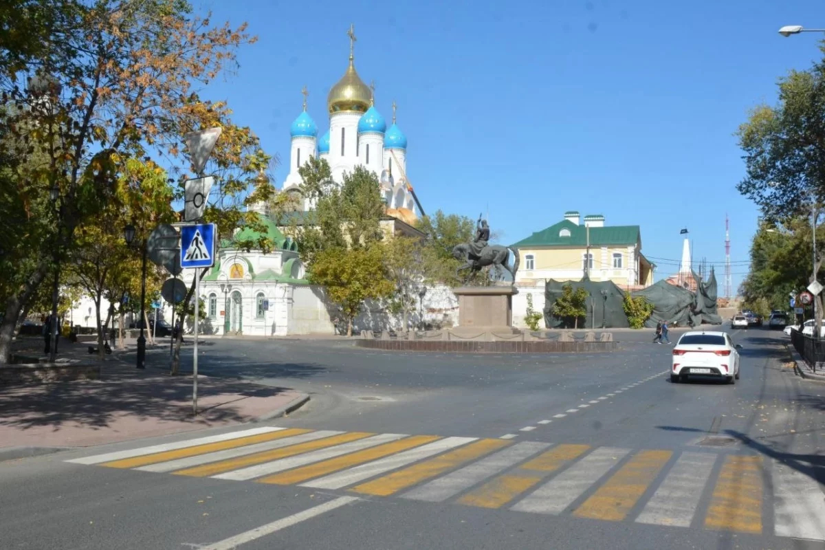 Подошел к концу ремонт километровой улицы Калинина в Астрахани