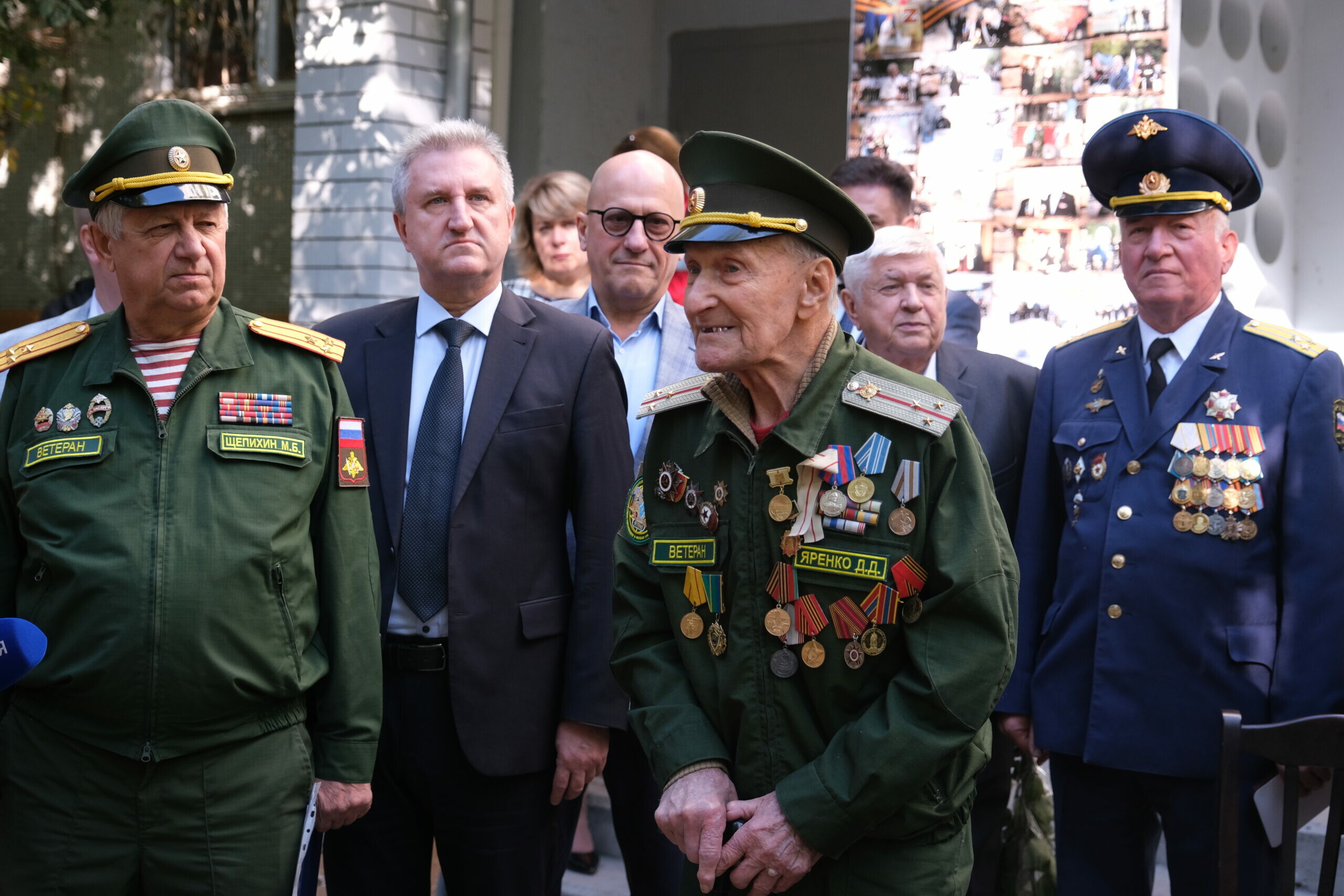 Олег Петелин поздравил с 99-летием астраханского ветерана