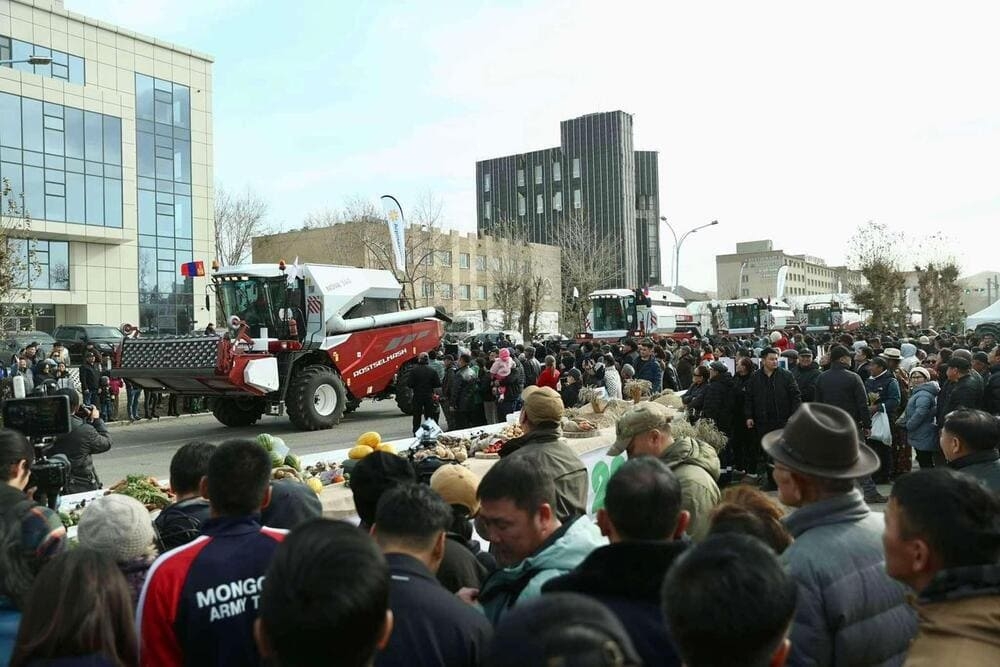 В Монголии прошел парад комбайнов Ростсельмаша