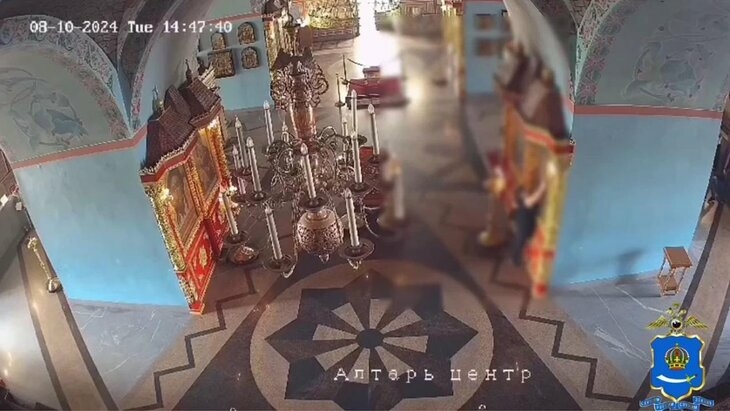 Женщина размазала кетчуп по иконам в астраханском храме из-за душевной травмы