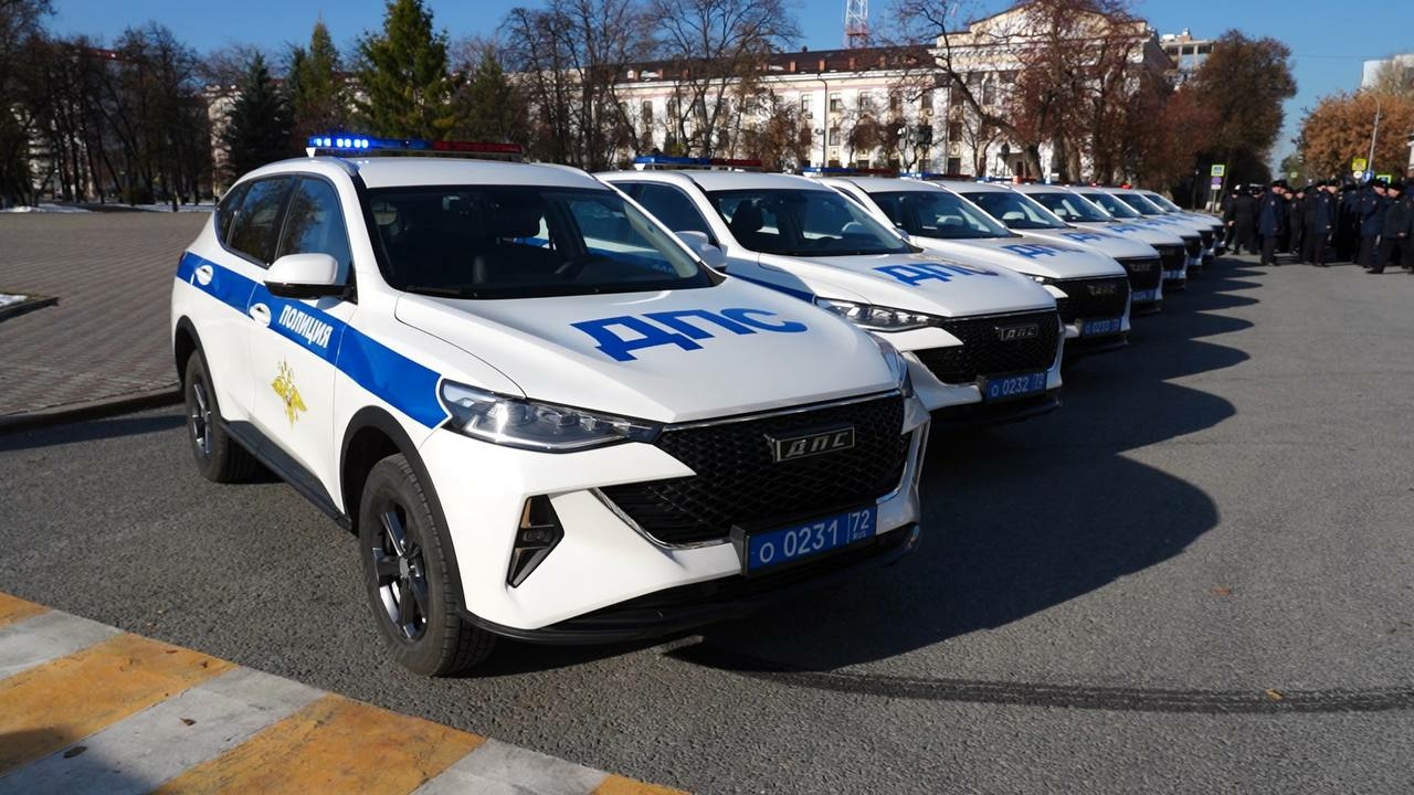 Новые патрульные автомобили ДПС заступили на дороги Тюменской области