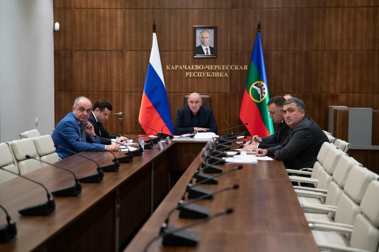 Глава КЧР Темрезов принял участие в еженедельном заседании президиума