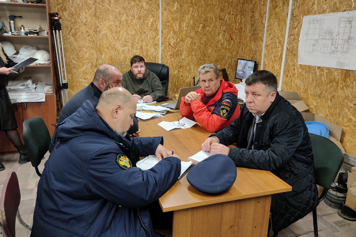 Заместитель главы Хакасии Курлаев проверил строительство нового корпуса для пожилых людей