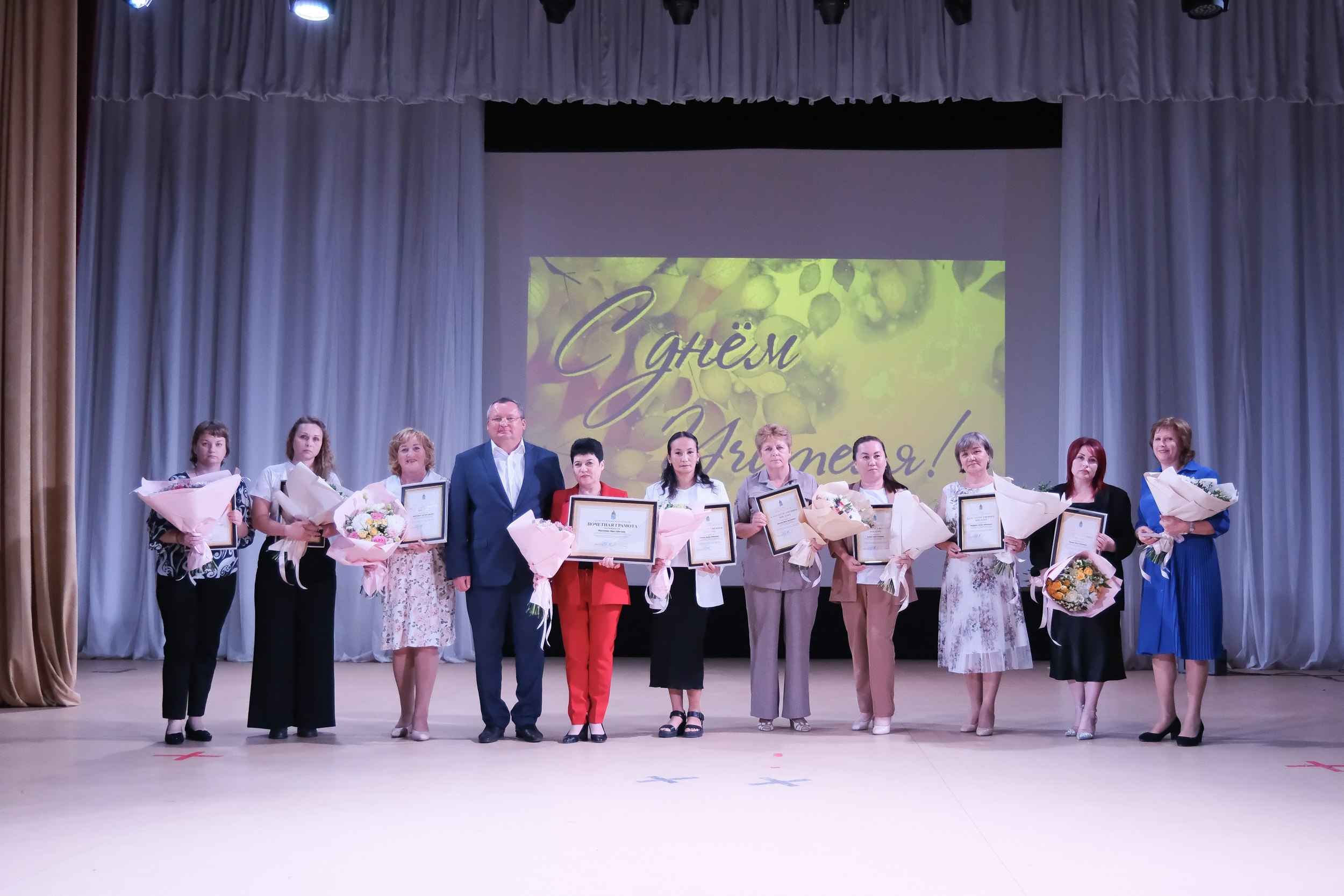 В Камызякском районе состоялась встреча с педагогическими династиями в преддверии Дня учителя