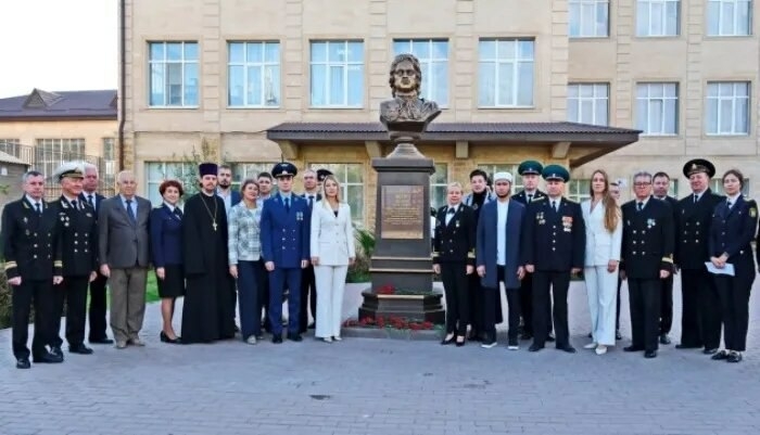 В Астрахани торжественно открыли бюсты Петра I и Федора Апраксина