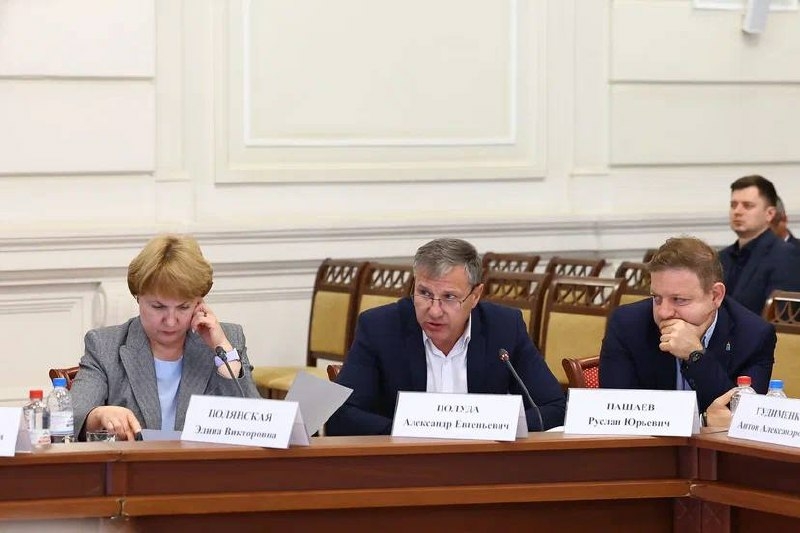 В Астраханской области обсудили исполнение поручений Президента России