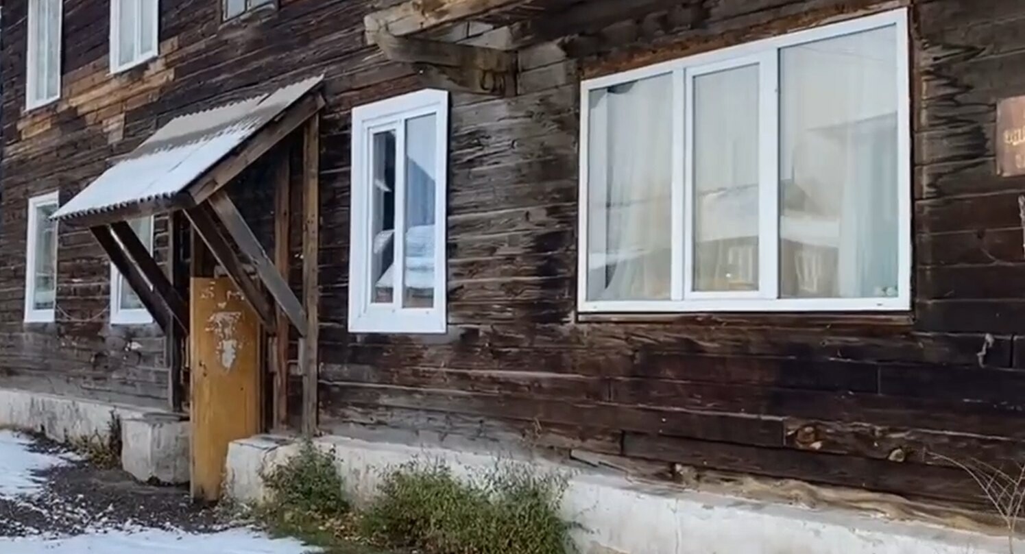 В Хакасии может рухнуть еще один аварийный дом, в котором живут люди