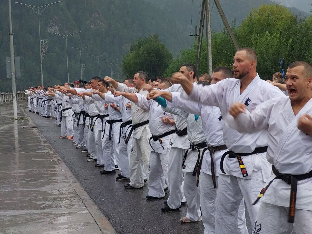 Молодняков поздравил ветеранов спорта, действующих тренеров и наставников