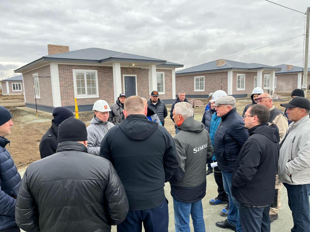 В минстрое призвали ускорить строительство домов для пострадавших от паводка в Орске