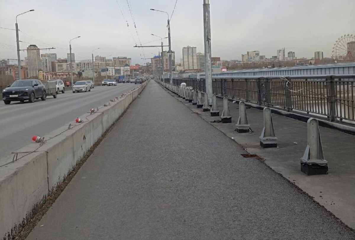 Завершение ремонта на Октябрьском мосту в Новосибирске задерживается из-за дождей