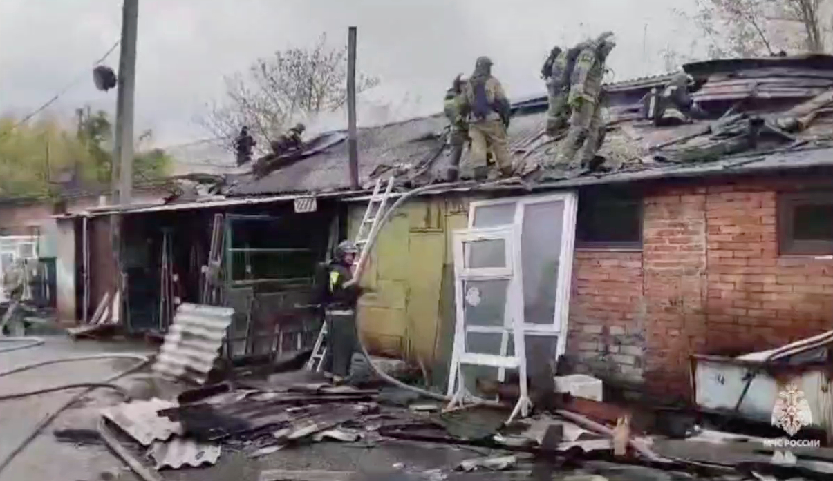 В Ростове-на-Дону вспыхнул цех по производству окон