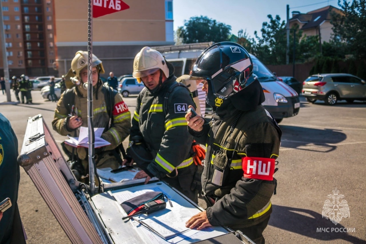 В Астрахани прошли пожарно-тактические учения на здании повышенной этажности