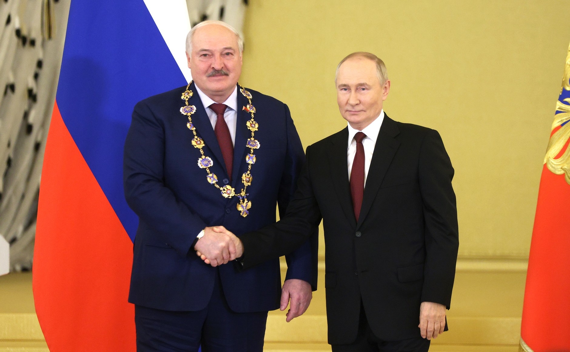 Путин наградил Лукашенко орденом Святого апостола Андрея Первозванного