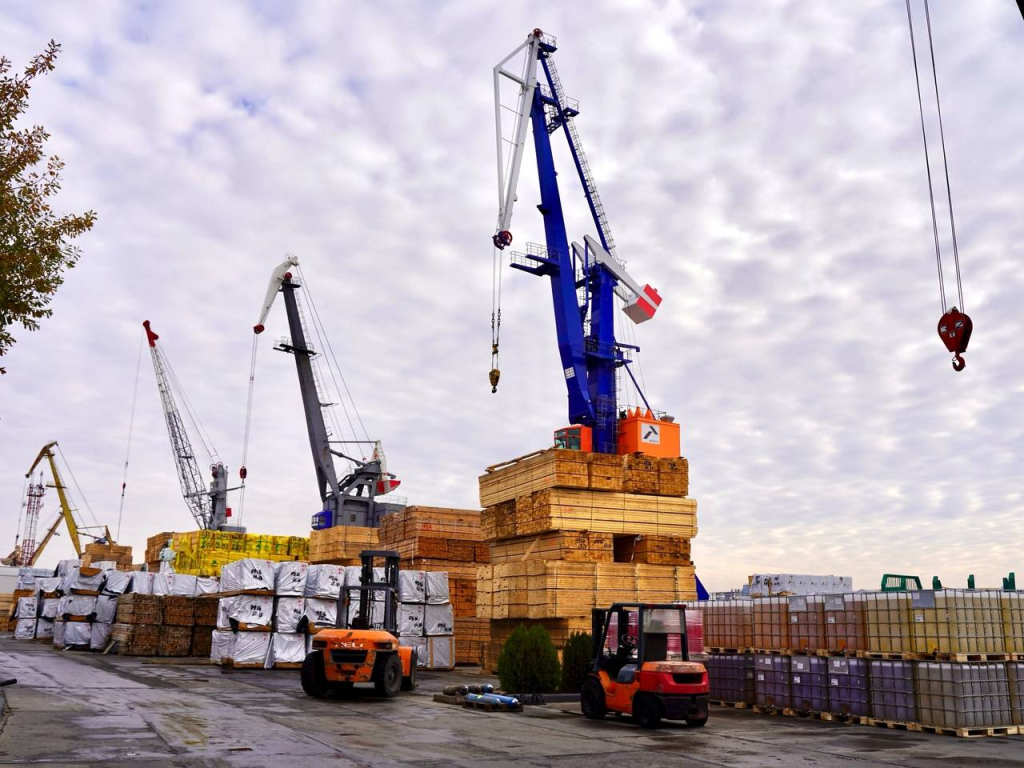 Морские порты Астраханской области увеличили грузооборот на 40% в 2024 году