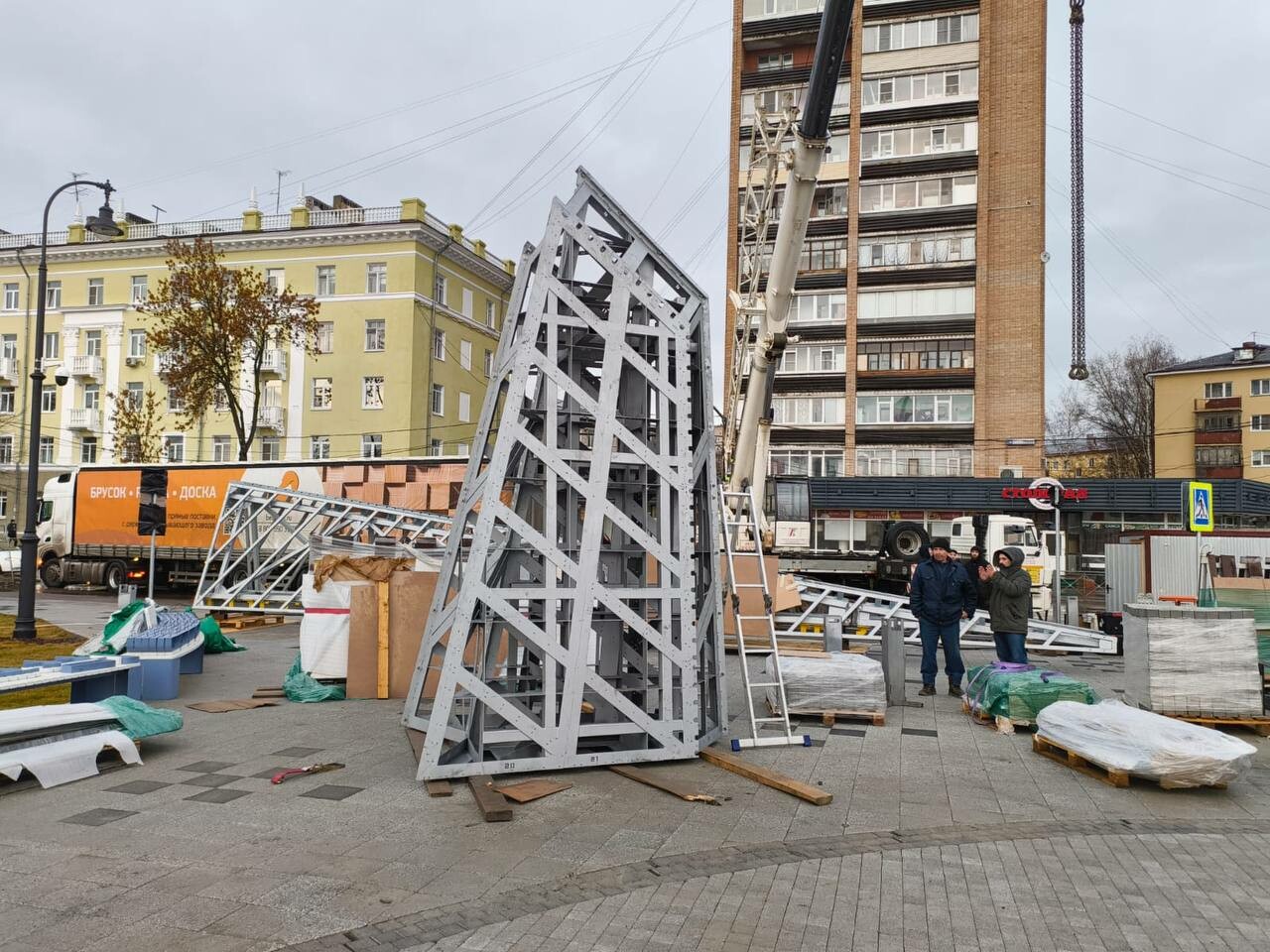 Накрошаев сообщил об установке стелы на площади Бабушкина