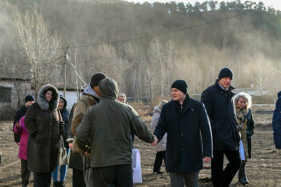 Коновалов проверил ход строительства поликлиники в Боградской районной больнице