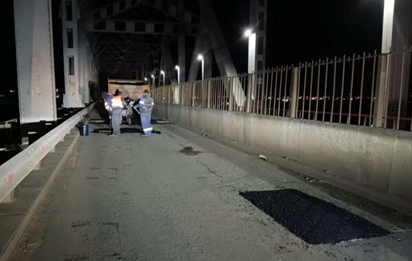 В Астрахани начались работы по ямочному ремонту на трех ключевых мостах