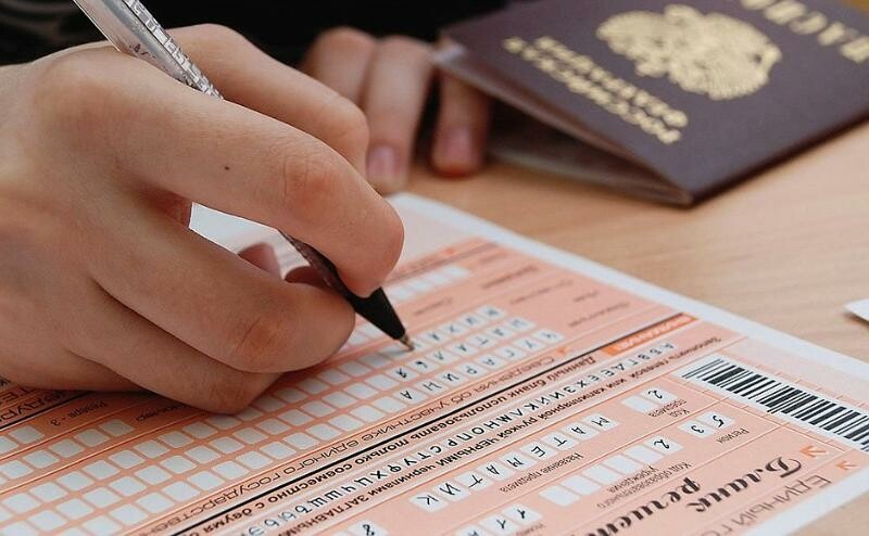 По 100 тысяч рублей выплатят педагогам «стобалльников» в Севастополе