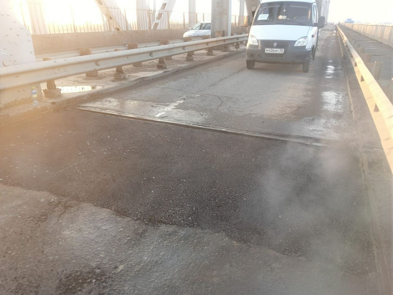 В Астрахани на Старом мосту заложили красивую заплатку