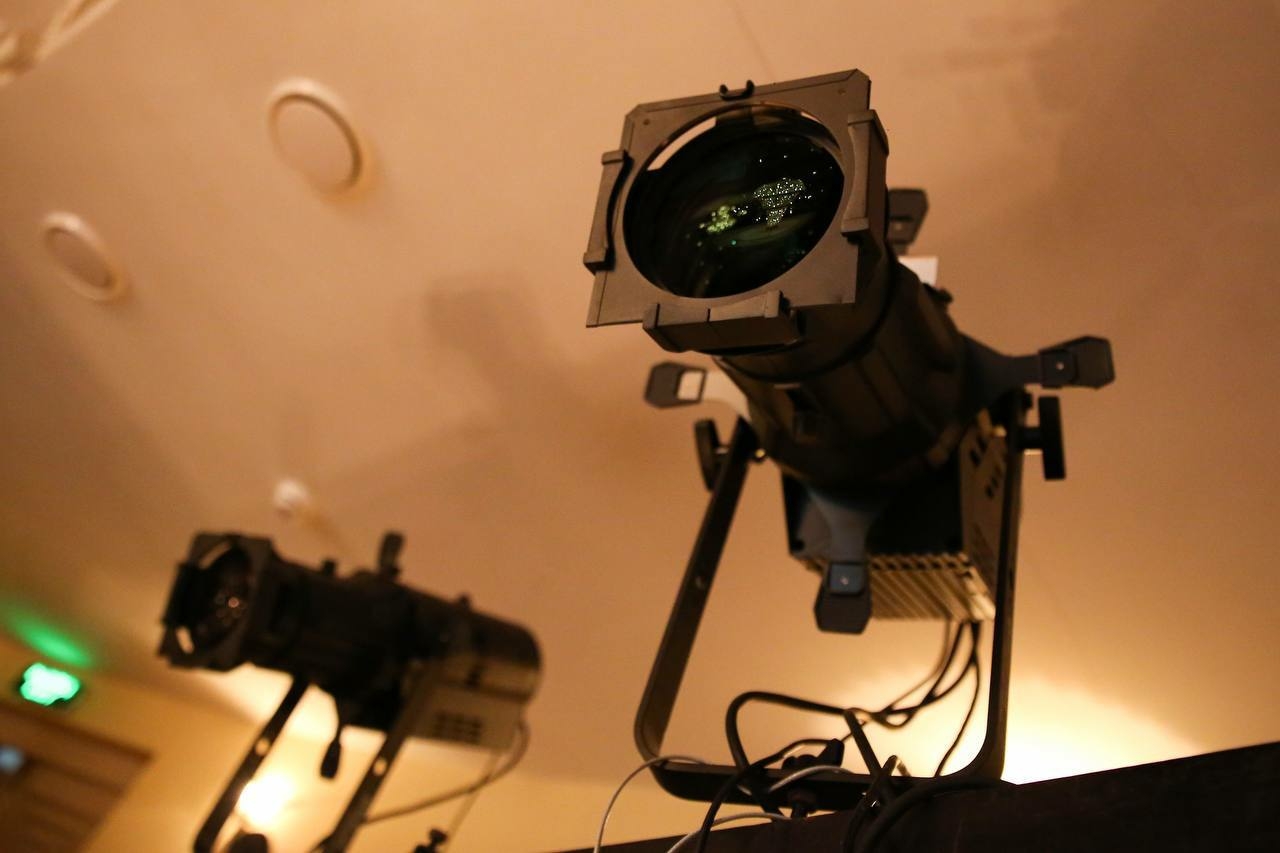 В Астраханском драматическом театре появилось новое оборудование 