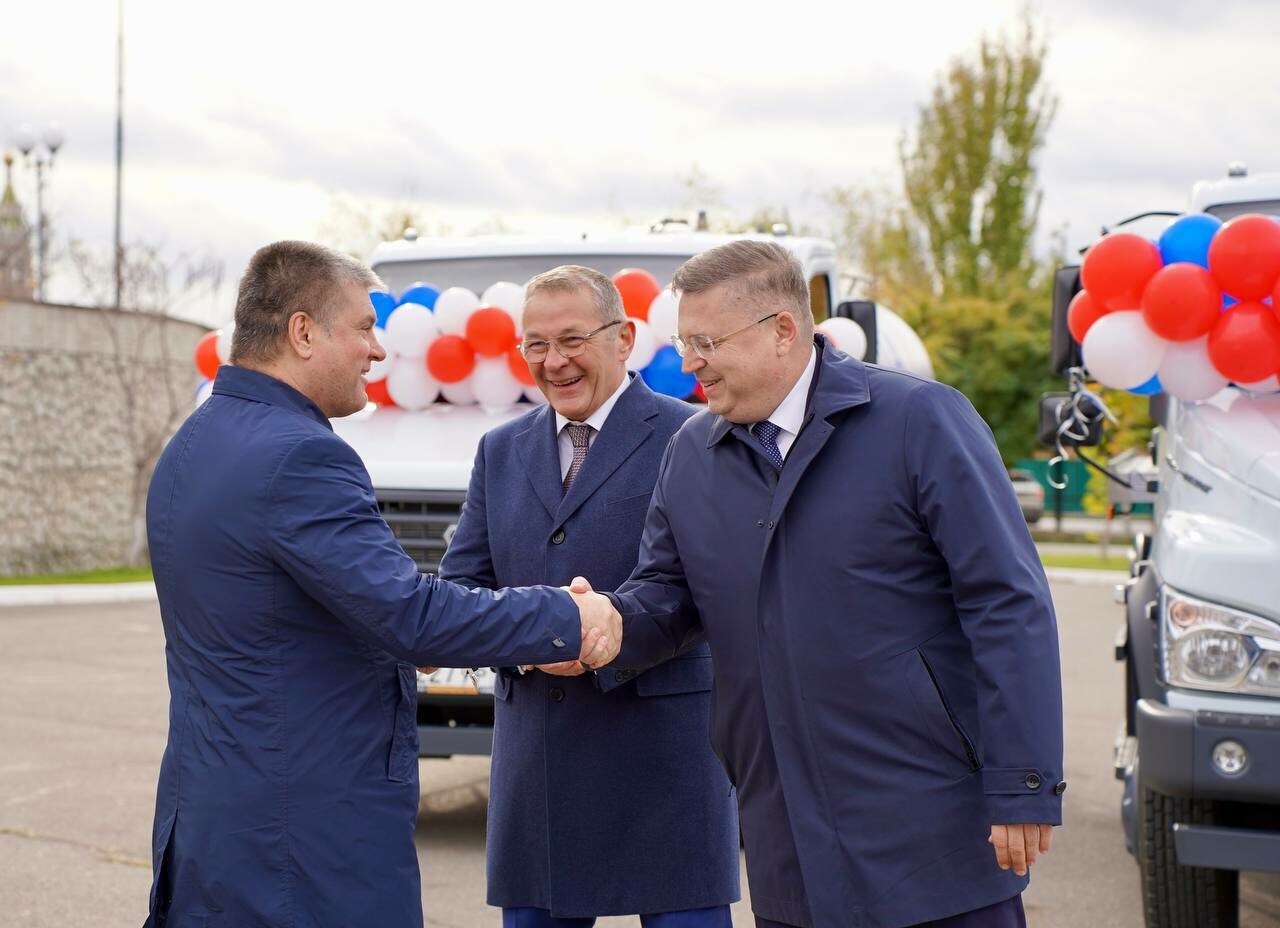 КТК передал муниципалитетам Астраханской области автоцистерны для подвоза воды 