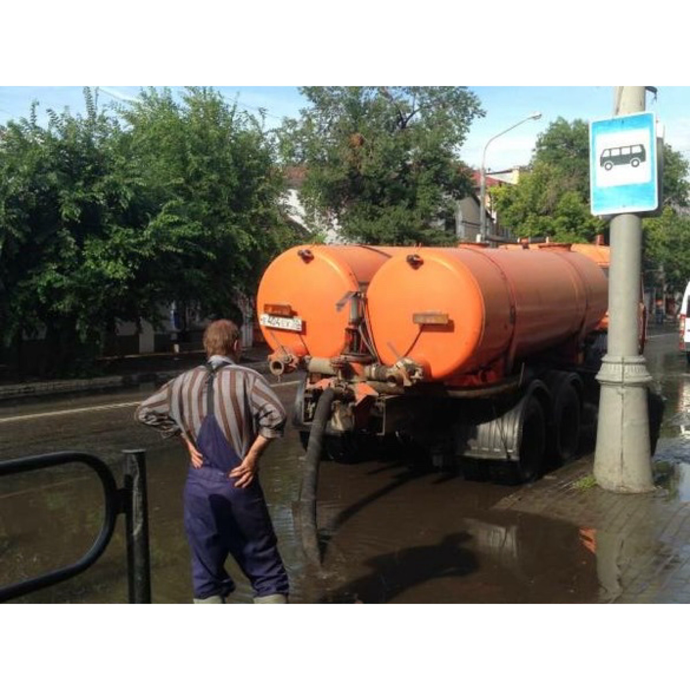 В Астрахани на улице Ленина начали реконструкцию ливневки