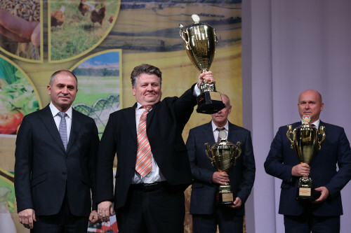 Более 11 млн тонн урожая собрали донские аграрии