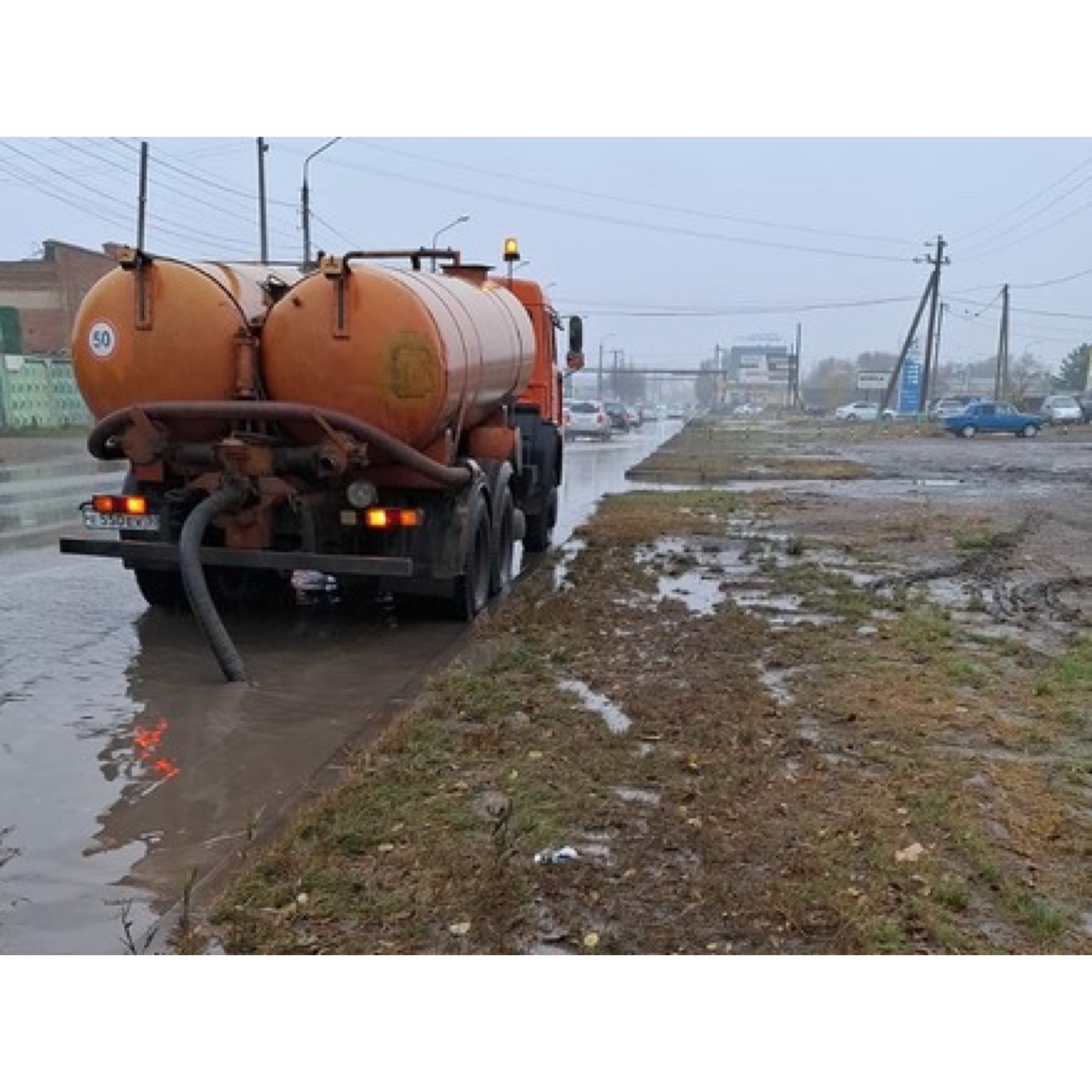За ночь с улиц Астрахани откачали 160 кубометров дождевой воды