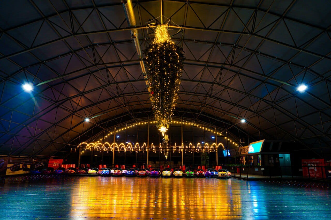 В волгоградском парке елку установили вверх ногами