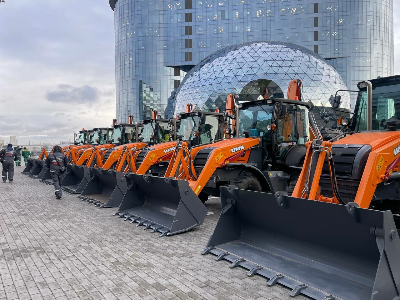 Городской округ Пушкинский получил пять экскаваторов-погрузчиков