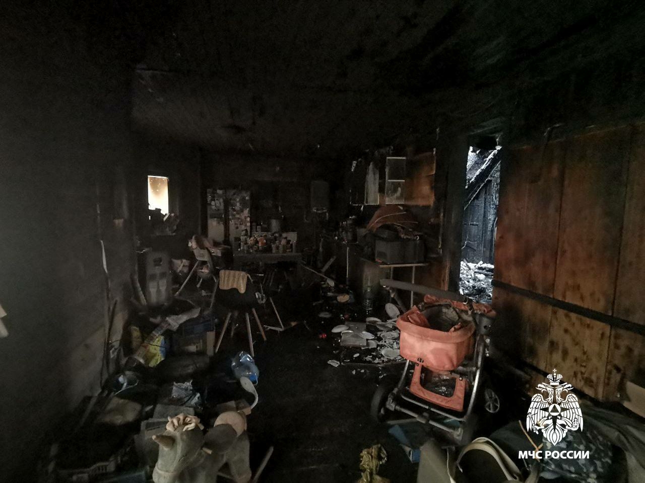 В Тверской области пожар уничтожил дом многодетной семьи в Кимрах
