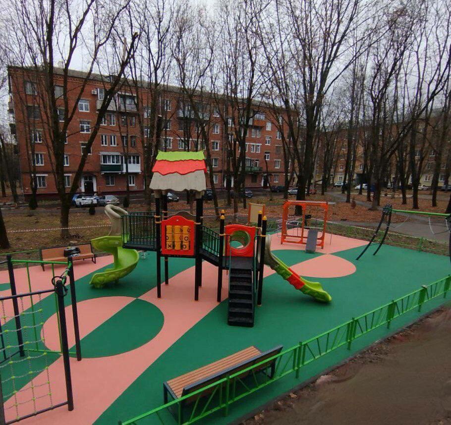 В деревне Алтухово в Подольске установили новую детскую площадку