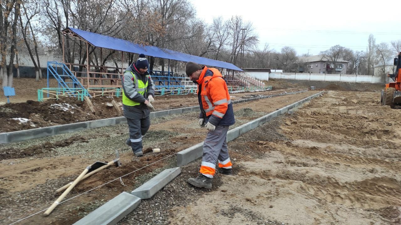В Оренбурге завершается укладка основания стадиона «Маяк»
