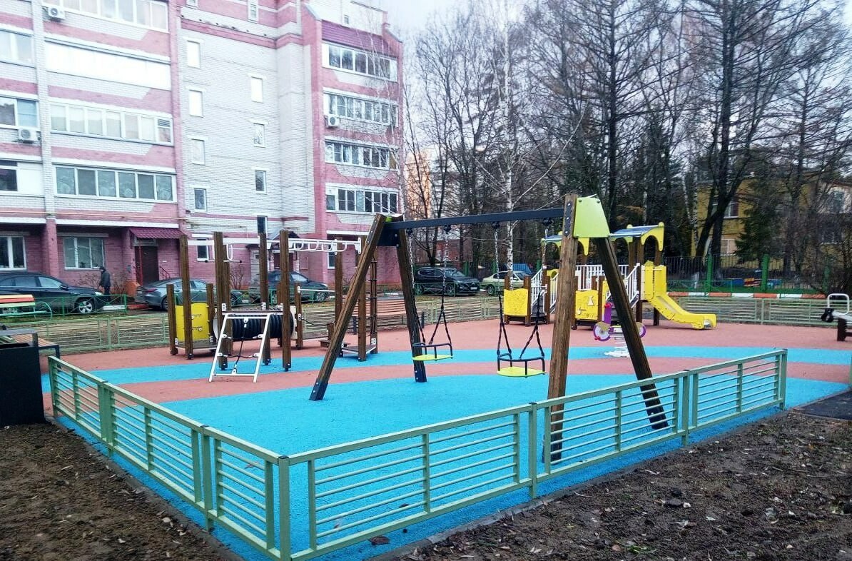 В Пушкино и Ивантеевке модернизировали детские игровые площадки