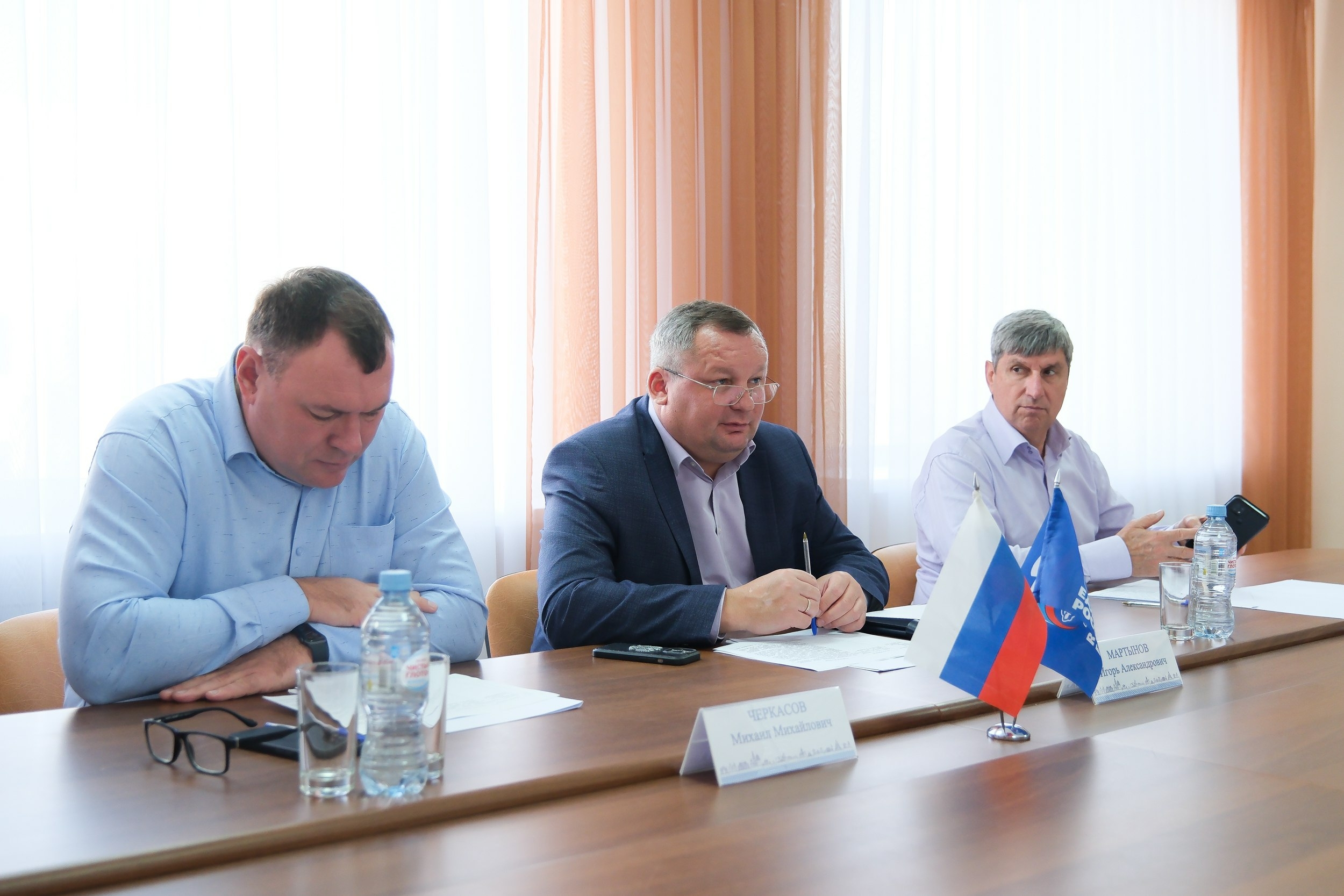 Игорь Мартынов ответил на вопросы граждан в Камызякском районе