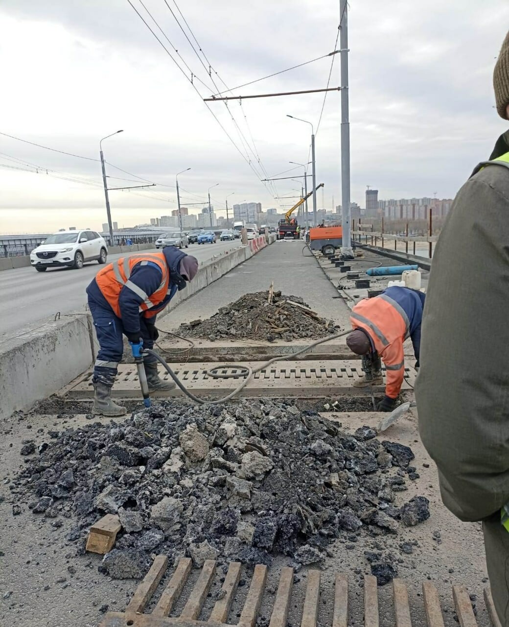 Новое барьерное ограждение появится на Октябрьском мосту в Новосибирске