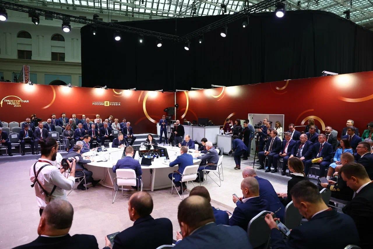 Делегация Астраханской области участвует в XVIII Международном форуме-выставке «Транспорт России»