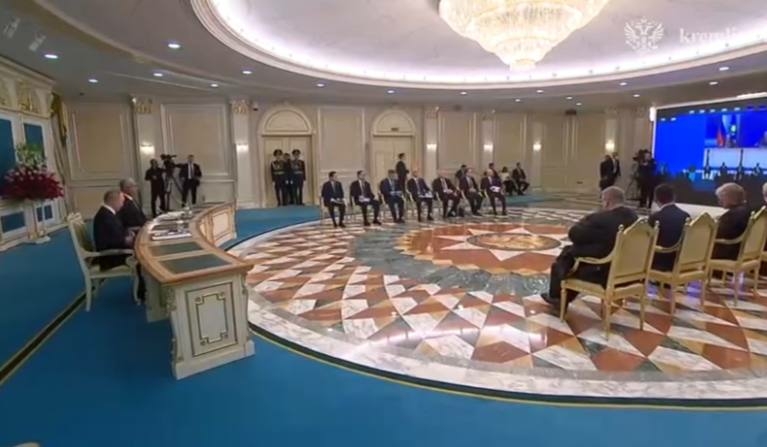 Путин принял участие в пленарном заседании форума «Россия – Казахстан»