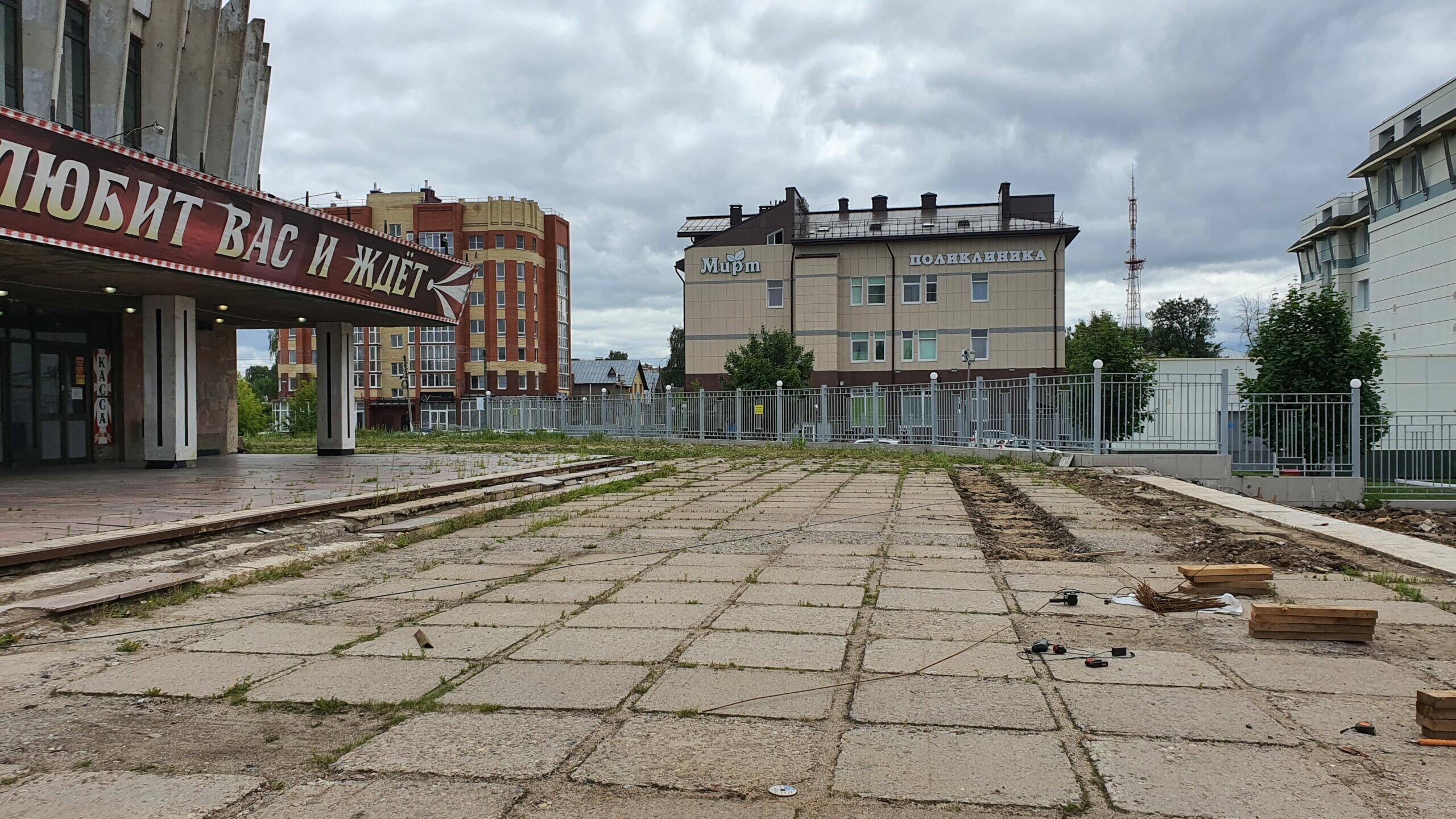 В Костроме завершается благоустройство территории рядом с цирком